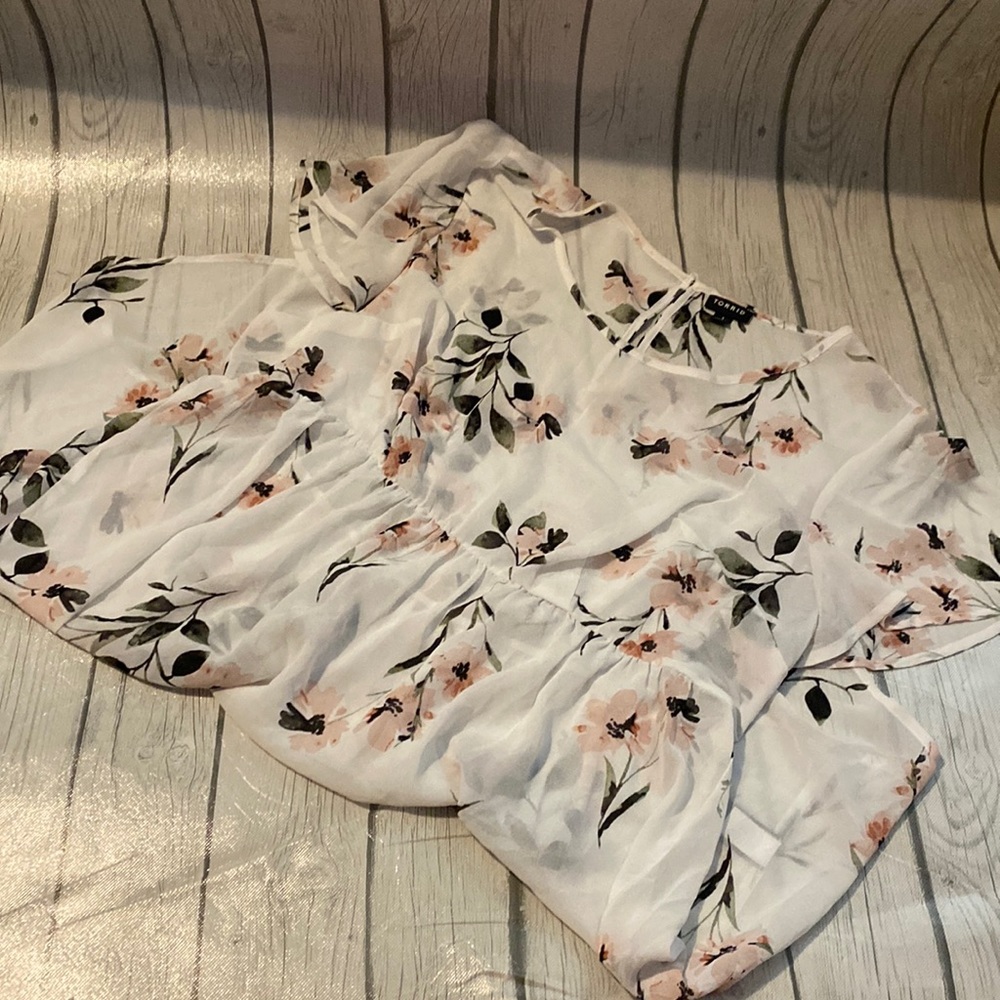 Torrid white flora top